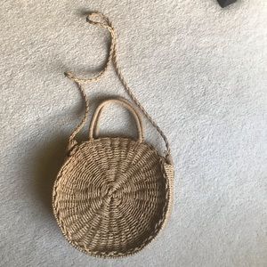 Straw round purse never used